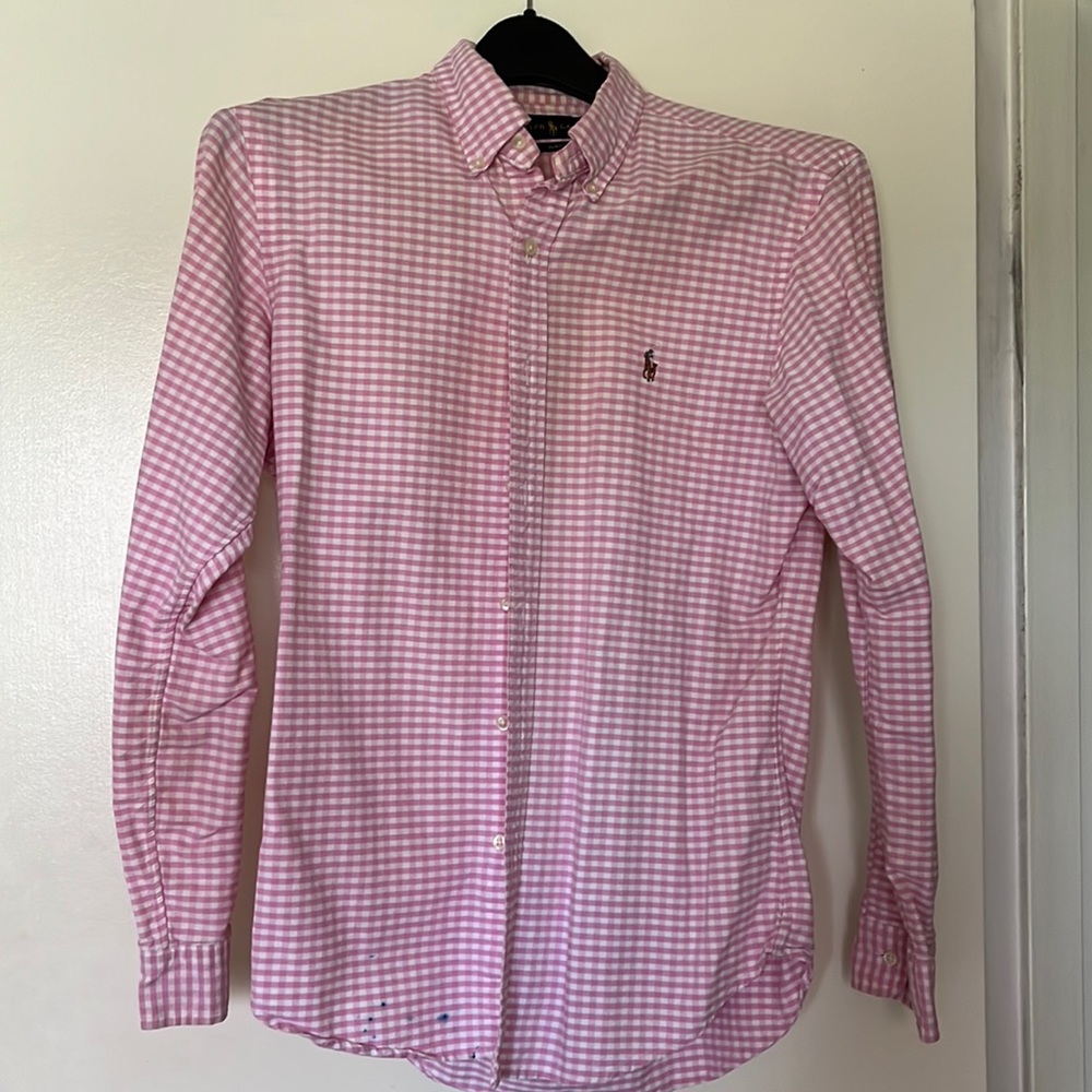 Men’s gingham shirt.